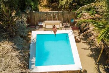 هتل Naif Rustic & Ecologic Lodge