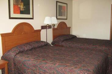 בית מלון כפרי America's Best Inn and Suites Emporia