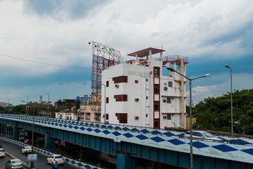 ホテル Fabexpress Camac Plaza