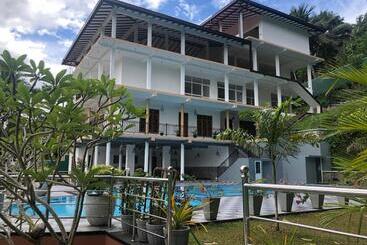 דירות לתיירים Coral Palm Villa And Apartment