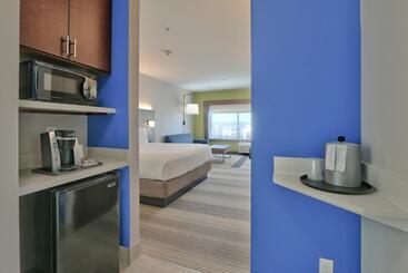 هتل Holiday Inn Express & Suites Houston East Beltway 8, An Ihg