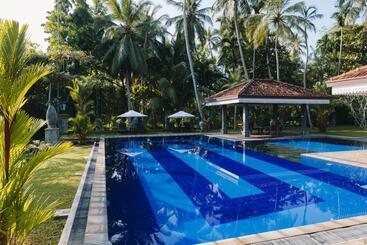 פנסיון Amal Villa