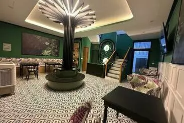 هتل Wins House