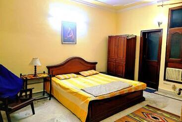 Majatalo Gurmehar S Residence