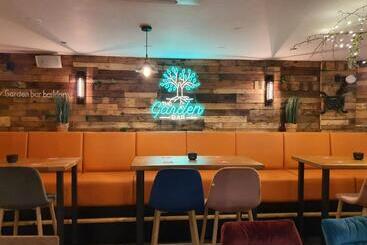 هتل The Garden Bar Rooms