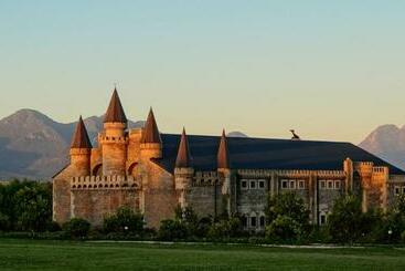 بنسيون Bygracealone Manor