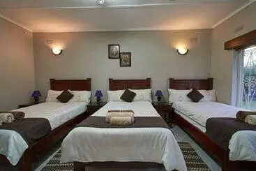 ペンション Room In Villa   Zambezi Family Lodge   Rhino Room