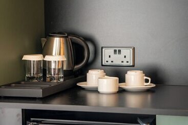 هتل Crown Salamis