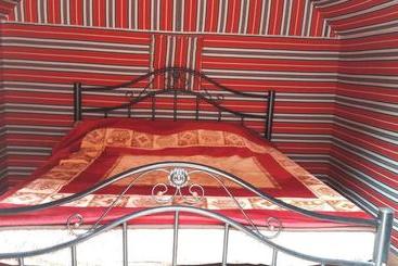 تختخواب و صبحانه Desert Bird Camp