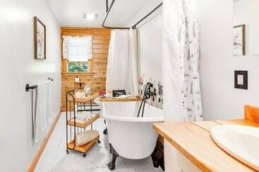 Kır Evi Alexandria Cabin W/ Patio, Grill & Deck