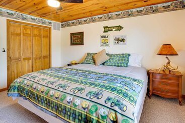 קוטג'' Pet Friendly Vienna Cabin W/ Screened In Porch!