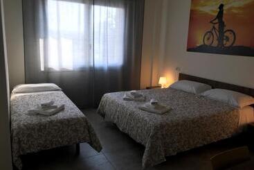 簡易ホテル Bed & Bike