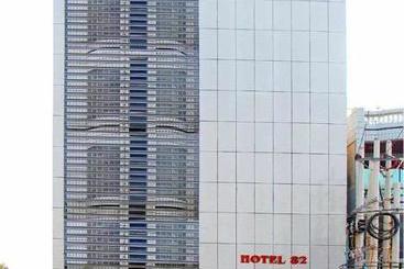 Hotel 82