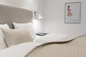 Hotel Six