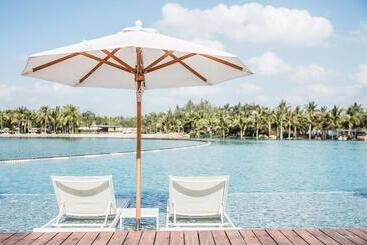 בית מלון כפרי The Sanya Edition