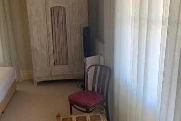 Пансион Victoria And Albert Guesthouse