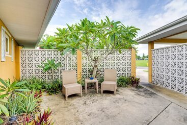 Dom wiejski Breezy Palm Bay Home: Outdoor Pool, Near Beaches!