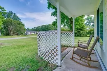 Mökkimajoitus Family Friendly Leland Home W/ Patio & Grill