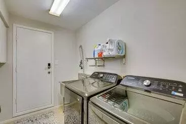 コテージ Cedar Creek Lake Views: Gorgeous Mabank House!