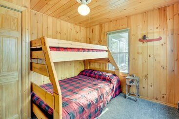 بيت ريفى Lakefront Wisconsin Home Deck, Fire Pit & Kayaks