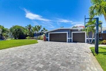Dom wiejski Luxury St. Petersburg Home W/ Pool + Bay Access!