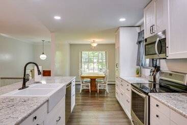 Сельский дом Pasadena Hideaway W/ Game Room & Fire Pit!