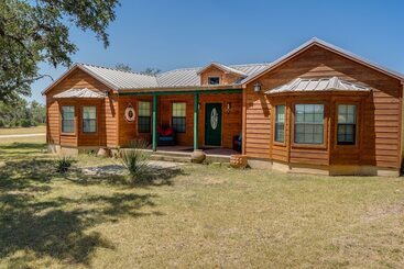 Landhus Peaceful & Secluded Bandera Home W/ Deck & Grill!