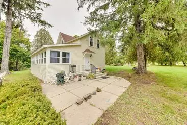 コテージ Powers Lake Home W/ Patio   9 Mi To Lake Geneva!