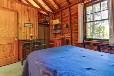 Southold Cottage W/ Patio & Grill   Walk To Beach!