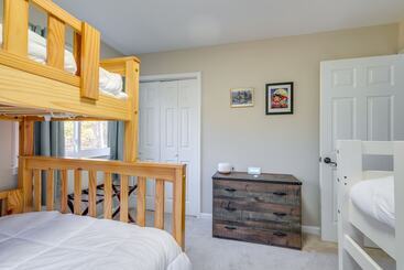 コテージ Spacious & Serene Lake Ridge Retreat W/ Game Room!