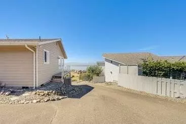 Mökkimajoitus Stunning Home In Coupeville W/ Deck + Beach Access