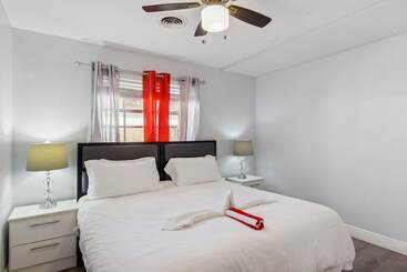 קוטג'' Patio + Yard: Family Friendly Miami Oasis!