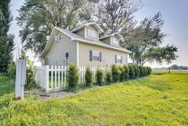 コテージ Waterfront Lake Poinsett Retreat W/ Fire Pit!