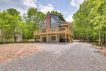 کلبه Albrightsville Cabin W/ Hot Tub & Game Room!