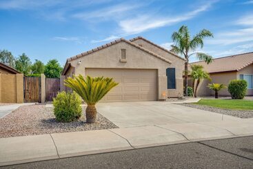 Hus på landet Bright Peoria Home W/ Gas Grill & Fire Pit!