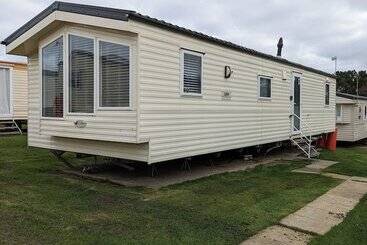 Cabane Cayton Caravan Holidays