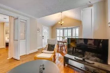 کلبه Chic Atlanta Retreat W/ Patio & Outdoor Dining!