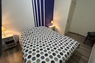 هتل 5 Pl. Marcadieu