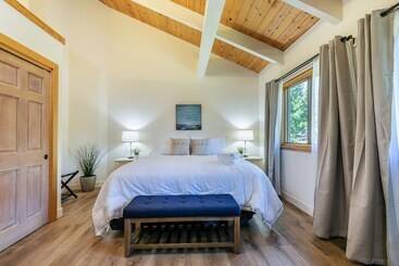 קוטג'' Luxe Tahoe City Cabin W/ Lake Views & Beach Access