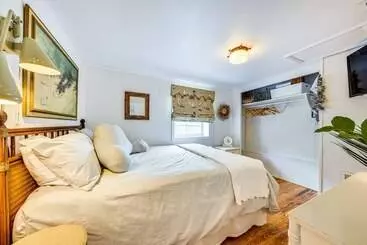 Oceanfront Amelia Island Cottage: Deck & Boardwalk