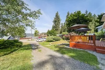 Pet Friendly Newman Lake Cottage W/ Beach Access!