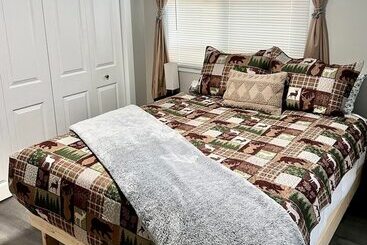 بيت ريفى Log Cabin In Heart Of Anchorage