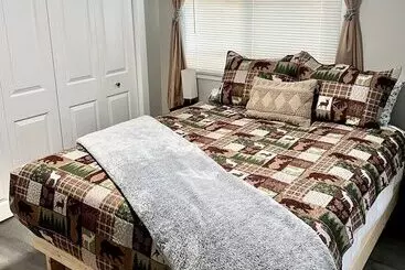 کلبه Log Cabin In Heart Of Anchorage