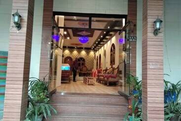 Hotel Goroomgo Rashmi Agra
