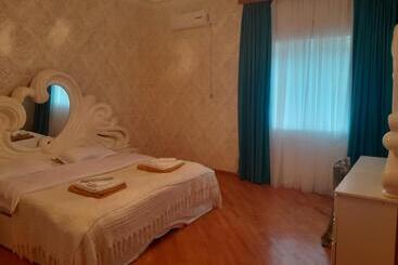 Bed and Breakfast Belas House With Terrace