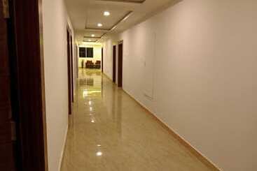 Iroomz Hotel Rainbow Bliss