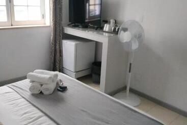 Pensió Lacus Ocean Guesthouse