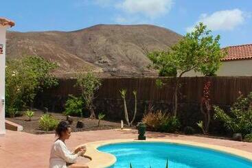 تختخواب و صبحانه Villa Amrita