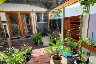 پانسیون Sun & Surf