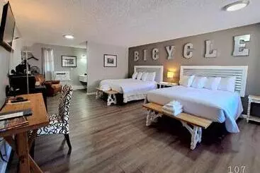 Hotelli Buffalo Lodge Bicycle Resort   Amazing Access To Local Trails & The Garden